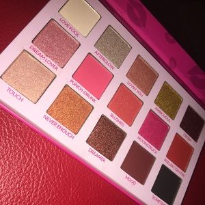 Amorus eyeshadow palette